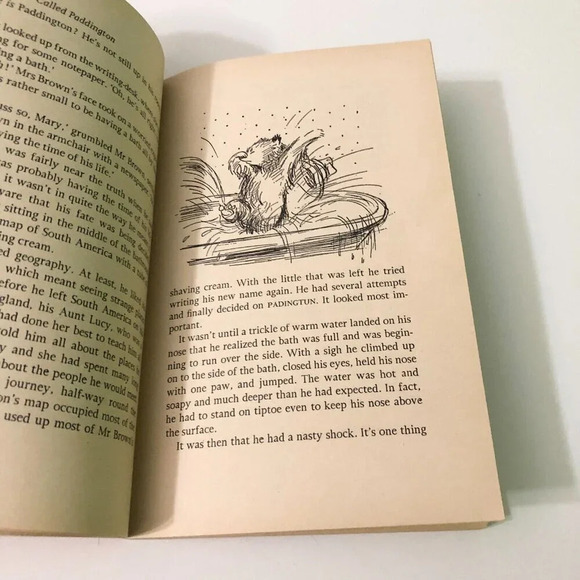 Vtg 1972  Bear Called Paddington The Air Armada Lion Book Paperback Michael Bond - Picture 14 of 16